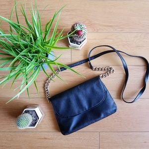 F21 Black Crossbody Purse w/ Gold Chain